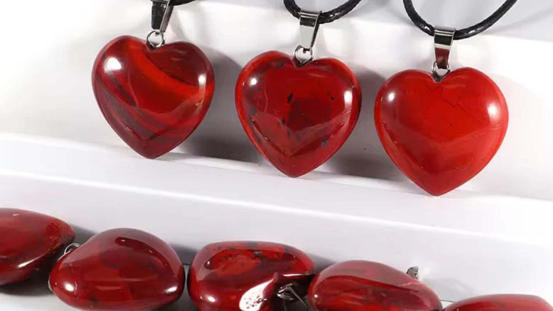 Pendentif En Jaspe Sanguin Naturel Rouge - Monture 18K Blanc - Longueur 1,5 Pouce