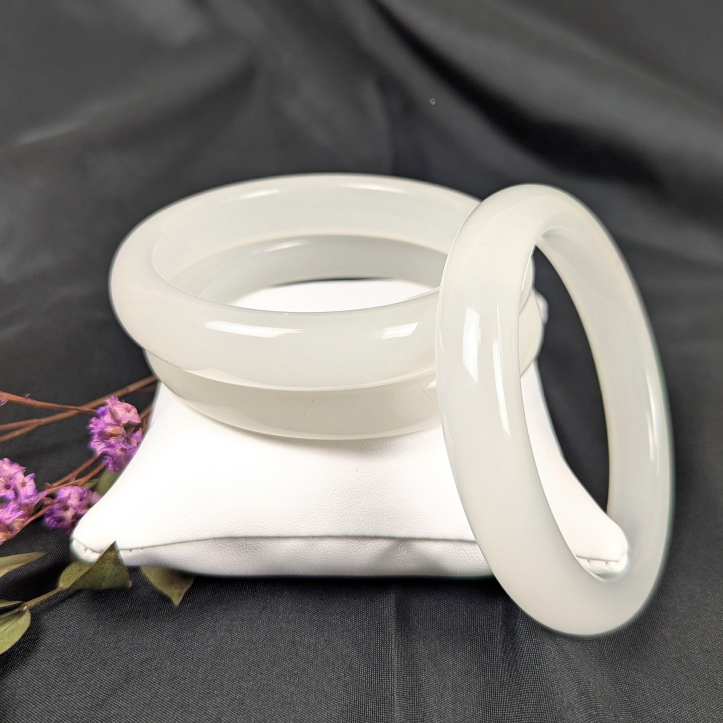 Light Grey Agate Crystal Bangle - Dylan's Den Crystal Shop