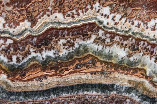 Agate Crystal Guide: Properties, Uses & Benefits