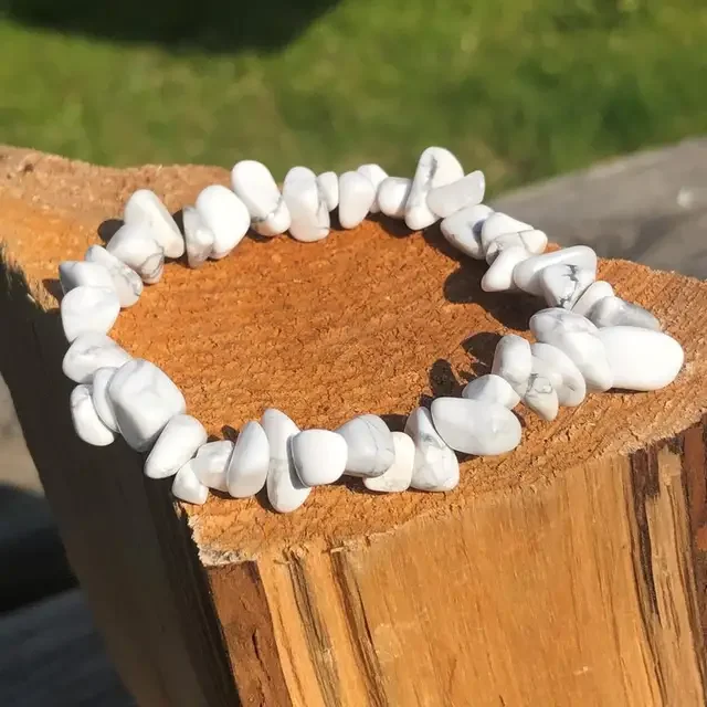 Howlite Crystal Chip Bracelet