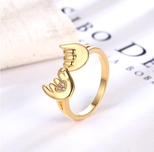 Holding Hands Ring (Gold)